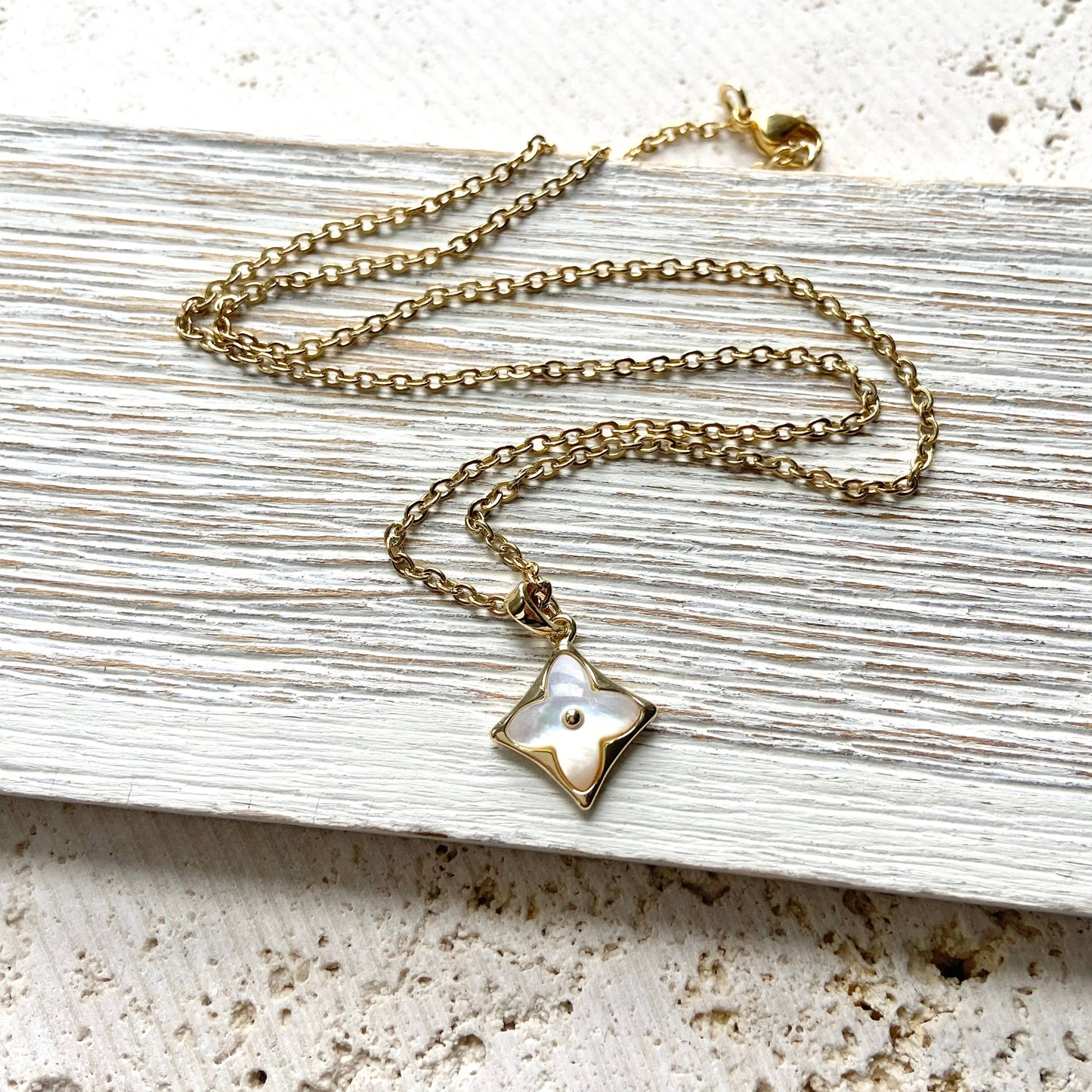 Pearl shell clover necklace non tarnishing jewelry