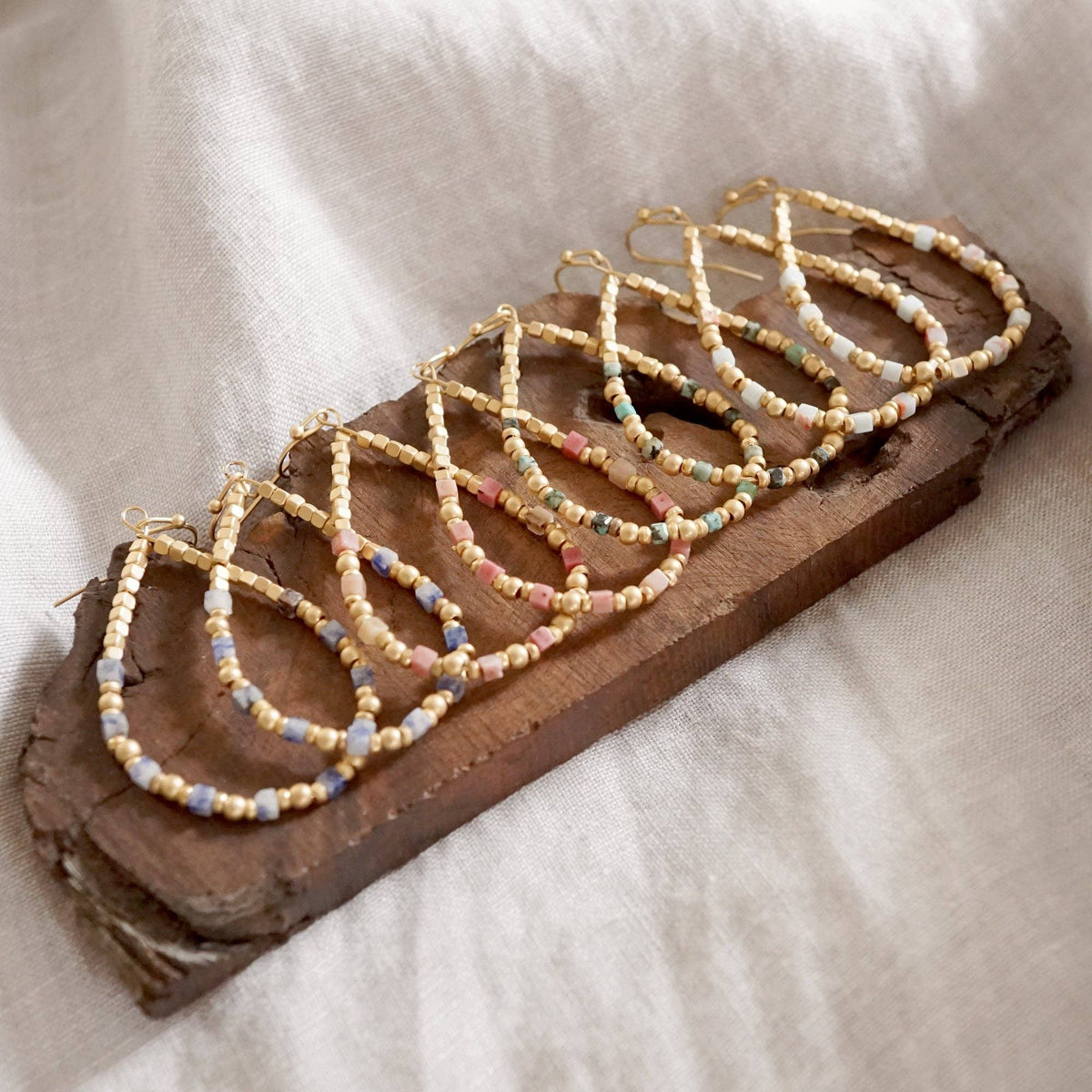 Dainty Classic Beaded Necklace – Matte Gold and Semi-Precious Stones