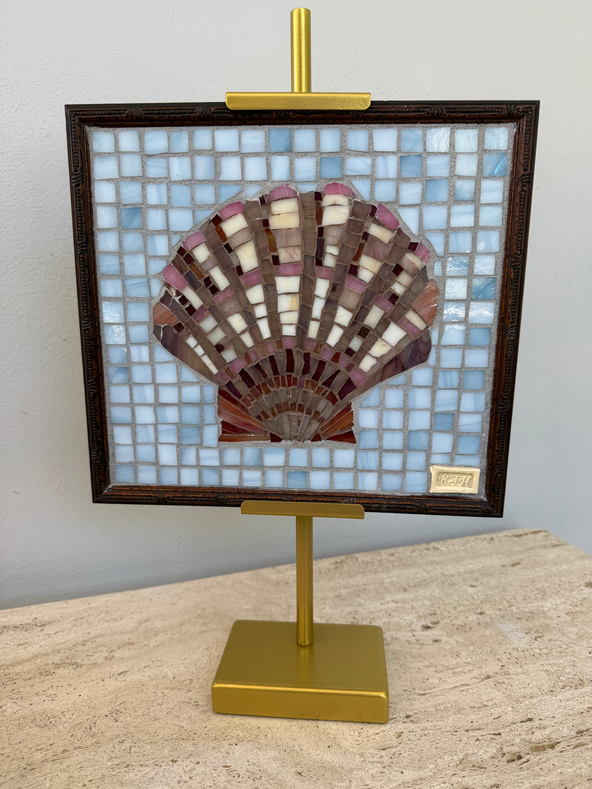 CALICO SCALLOP WITH STAND by Kelsie Hornby