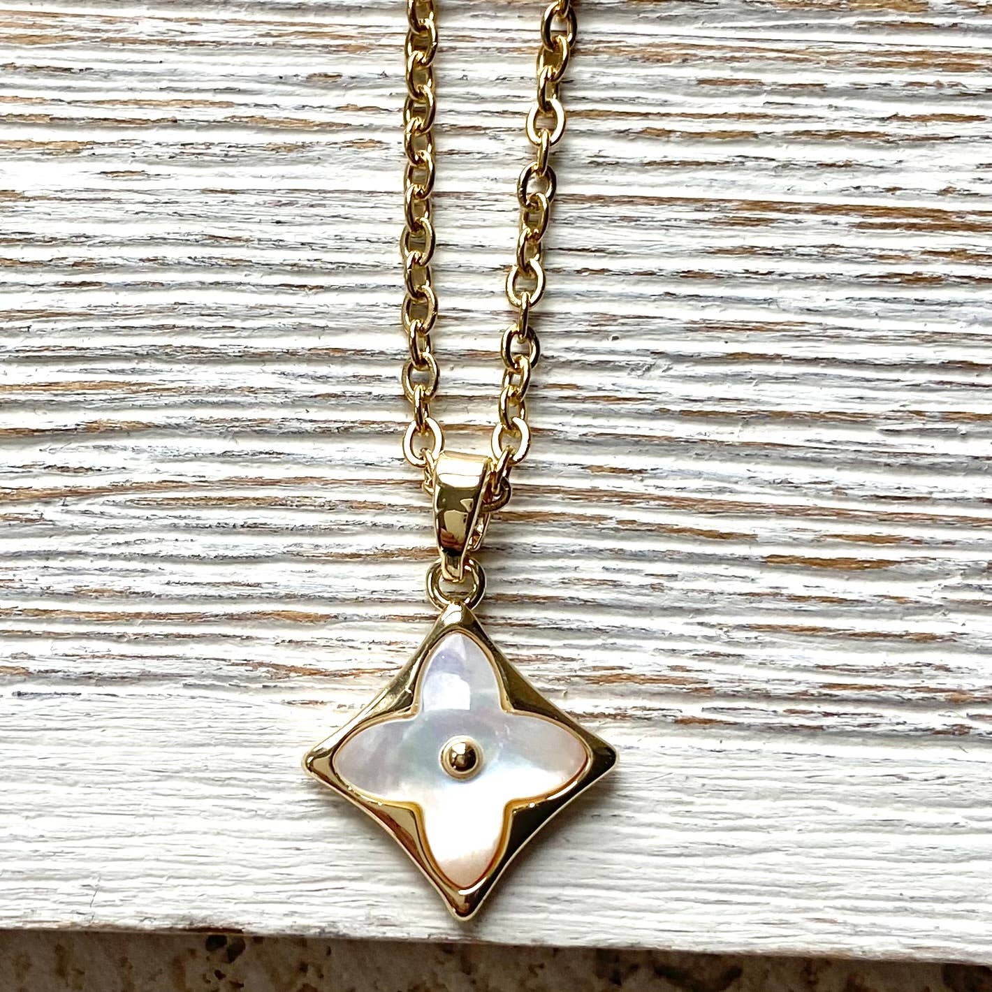 Pearl shell clover necklace non tarnishing jewelry