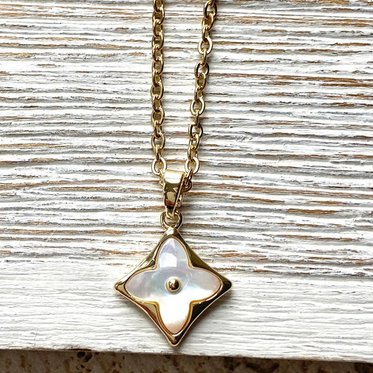 Pearl shell clover necklace non tarnishing jewelry