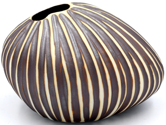 Pebble Mini L-Handcrafted Porcelain Bud Vase